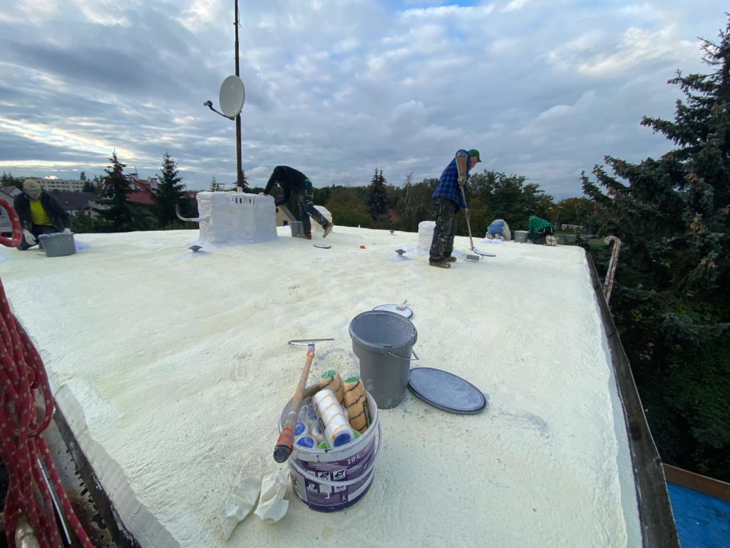 Naprawa zdegradowanego dachu płaskiego