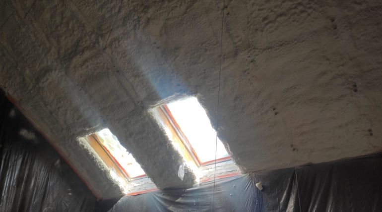 Pianka PUR na dachu i stropach w Karczowiskach