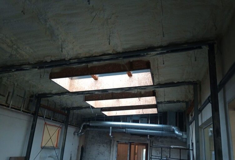 Izolacja dachu hali magazynowej pianą PUR – Długołęka