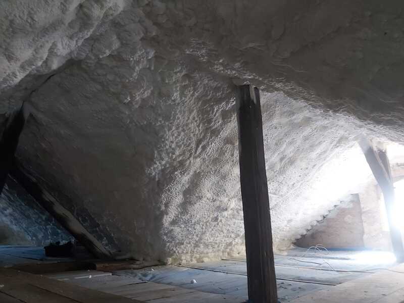 Ocieplenie stropu pianką poliuretanową w Budachowie