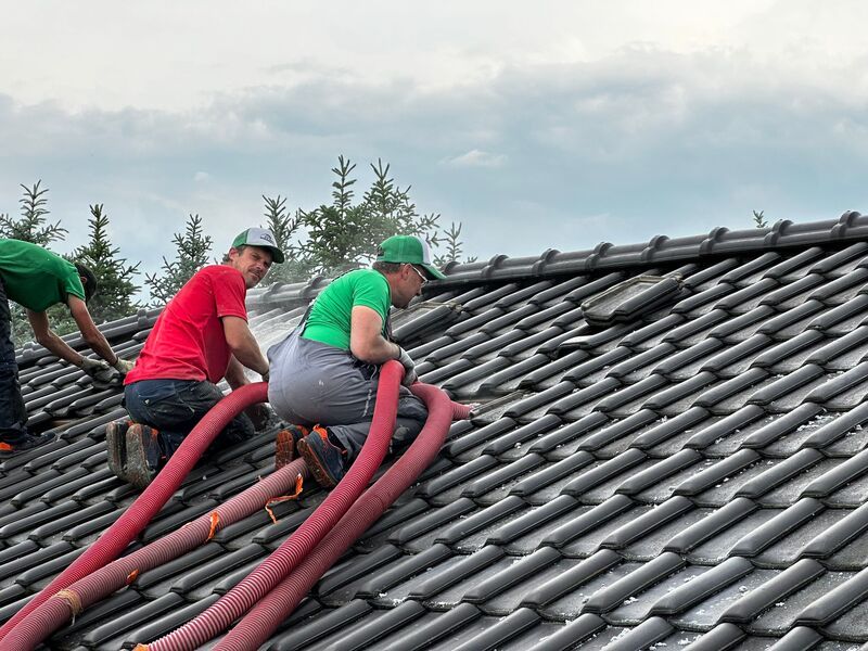 Ocieplenie dachu od góry celulozą w Osieku