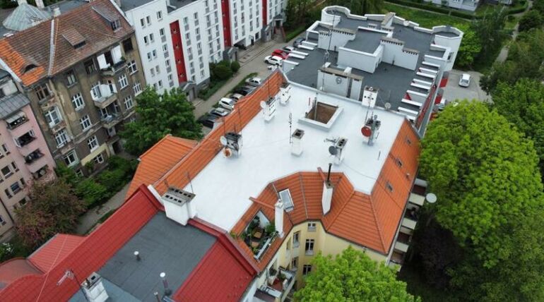 Hydroizolacja dachu płaskiego dla wspólnoty mieszkaniowej we Wrocławiu