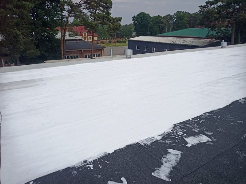 Ocieplenie dachu: płynne membrany poliuretanowe